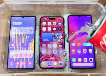 Испытание льдом: флагманы Samsung Galaxy S23 Ultra, iPhone 14 Pro Max и Xiaomi 13 Ultra залили газировкой и заморозили (видео)