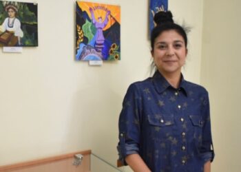 Мешканка Каховки продає картини, щоб допомогти землякам виїхати