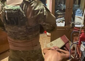 На Дніпропетровщині злочинна група «під дахом» правоохоронців заробляла півтора мільйона гривень на місяць, збуваючи метамфетамін – Новини Кам’янське