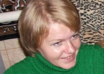 Невтомна Наталя відправляє захисникам свічки, смаколики й багато іншого