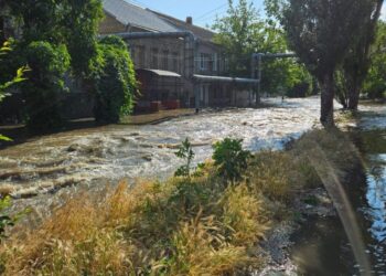 Під водою на правому березі Дніпра опинилось понад 1300 будинків