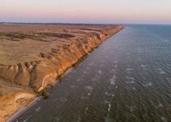 Поблизу Станіслава вода перестала прибувати: можливе обвалення скель