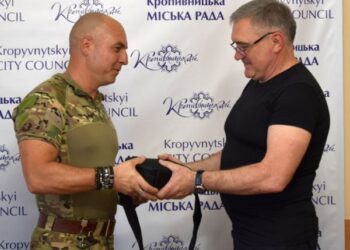 Співробітнику Кропивницької мерії колеги подарували тепловізор