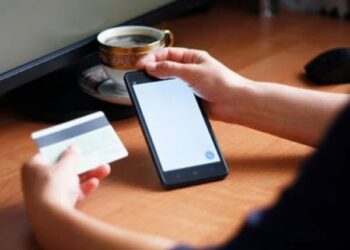 Спритниця з Новоукраїнки зняла з карти сусіда 800 тис. грн, отриманих за загибель сина