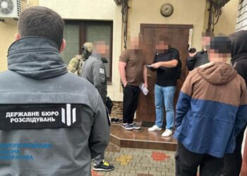 У Дніпрі правоохоронця зі спільником підозрюють у вимаганні вигаданого боргу та погрожуванні вбивством (відео) – Новини Кам’янське