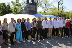 В Одесі відзначили день вишиванки ходою у парку Шевченка