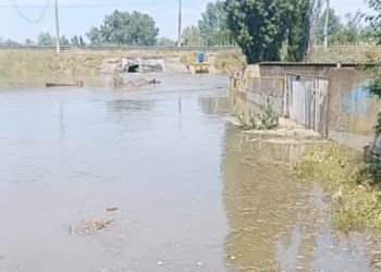 Євген Рищук повідомив про підтоплення кількох населених пунктів Олешківської громади, місто також затоплює