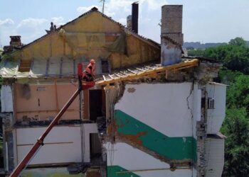 Роботи у частково зруйнованих багатоповерхівках Запоріжжя | Новини Запоріжжя — кримінал
