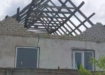 Кіровоградщина латає дахи у зруйнованій Великій Олександрівці на Херсонщині