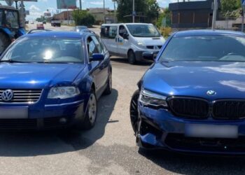 Кропивничанка поїхала на червоне світло і влаштувала автотрощу