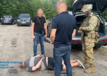 На Дніпропетровщині затримали учасників злочинної групи, яка торгувала зброєю та наркотиками на території області – Новини Кам’янське