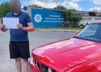 На Рівненщині водії влаштували імпровізовані перегони: патрульні притягнули до відповідальності одного із «гонщиків»