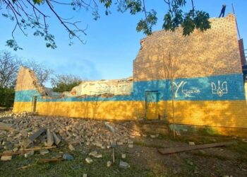 Обстрілами росіяни знищили школу спортивну залу на правому березі Херсонщини