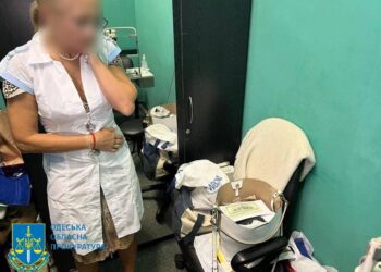 Одеська лікарка-офтальмолог допомагала отримати відстрочку від призову чоловікам