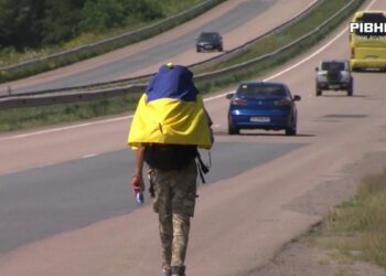 Піший марафон військовослужбовця до Львова: на що збирає гроші Петро Скрипка? (ВІДЕО)