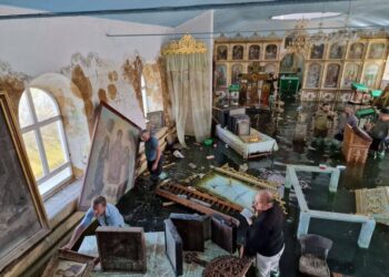 Після затоплення у Голій Пристані під водою опинилась церква