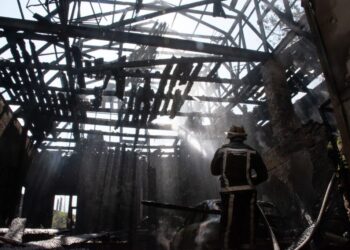 Рятувальники показали наслідки вчорашнього обстрілу Херсону