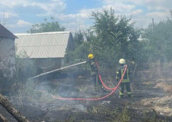Рятувальники за добу вісім разів ліквідували наслідки обстрілів Херсонщини
