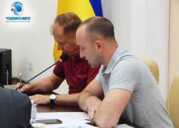 В Южному готуються до видачі «гуманітарки» і формують продуктові набори | YUZHNY.INFO
