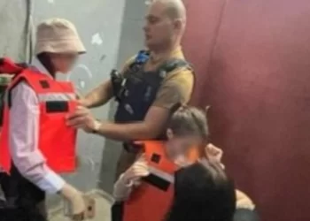 Волонтери евакуювали з обстрілюваного району Херсона жінку з малолітніми дітьми