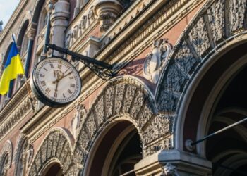 Банки України відсьогодні зможуть продавати долари онлайн – Новини Кам’янське