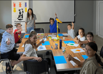 «Я не ОК і це нормально»: в Кривому Розі психологи допомагають дітям з Херсонщини 