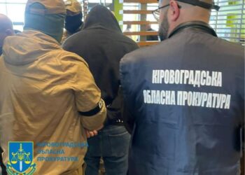 Киянин, який переправляв через державний кордон псевдоволонтерів, постане перед судом