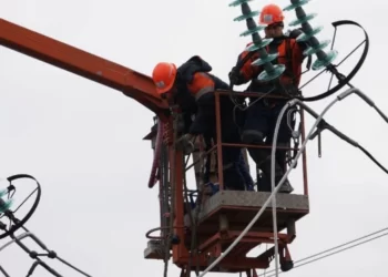 На Херсонщині відновлюють електропостачання: де відновили світло цієї доби