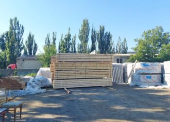 На Херсонщину відправили велику партію будматеріалів