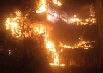 Наслідки нічного обстрілу багатоповерхівки в Херсоні. ФОТО