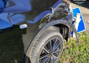 Недотримання одним із водіїв правил обгону призвело до ДТП