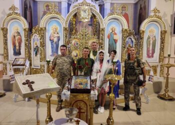 Одруження під час війни: у Херсоні військовий та його обраниця взяли шлюб