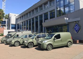 Пять машин от «Динамо» и Фонда братьев Суркис отправились на фронт (18 августа 2023 г.) — Новости футбола