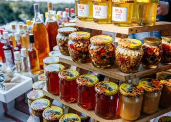 «Від аптечок до сухих супів»: у Кропивницькому відбувся волонтерський ярмарок крафтових виробів