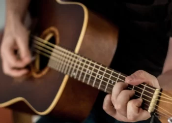 З початком війни змінив гітару на зброю. Історія херсонського барда Івана Терешка