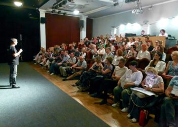 За 16 днів артисти херсонського театру представили виставу про окупацію глядачам у 7 містах