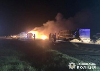 ДТП з пожежею: на трасі Одеса-Рені зерновоз зіштовхнувся з бензовозом (фото) — Одеса