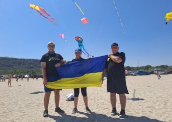 Херсонці організували Міжнародний фестиваль повітряних зміїв для дітей українських героїв у Болгарії