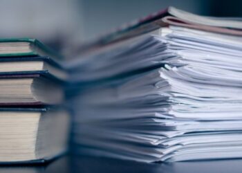 Які терміни передбачені для зберігання документів, пов’язаних з обчисленням і сплатою податків та зборів ФОП, у випадку проведення про