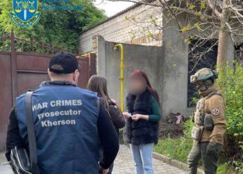 На лаві підсудних опинилася медсестра з Херсона, яка передавала представнику фсб рф інформацію про Сили оборони