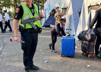 Одеські поліцейські показали, як патрулюють вулиці в Умані під час паломництва хасидів (фото) — Одеса