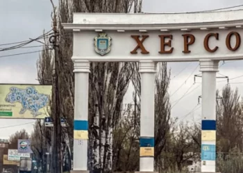 При обстрілі росіянами Херсона постраждала жінка