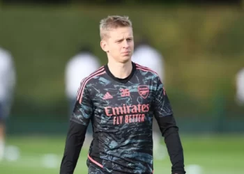 «Його маринування на лавці відгукується на нашій грі»: фанати Арсеналу розлючені відсутністю Зінченка в старті — Футбол