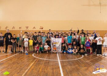 Гравці Старого Луцька-Університету провели майстер-клас в Луцькому ліцеї № 24 — Федерація баскетболу України