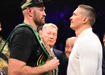 Промоутер Усика объявил о переносе боя с Фьюри — Спорт ):Бокс