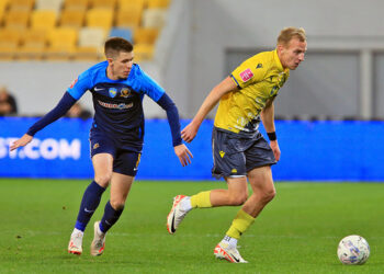 «Рух» поступається «Дніпру-1» учетверте поспіль