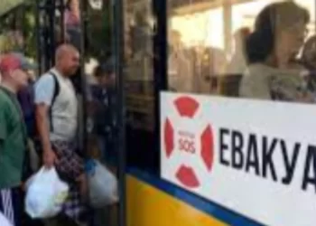 З Антонівки евакуювали багатодітну родину