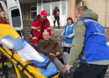 З Херсона до Ужгорода евакуювали маломобільного пенсіонера