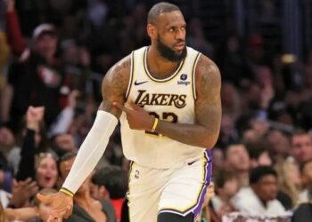 Джеймс вийшов на перше місце в історії НБА за кидками з гри | Баскетбол |