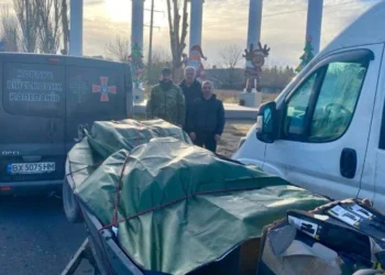 Благодійники передали оборонцям Херсонщини Вифлеємський вогонь миру та гуманітарну допомогу